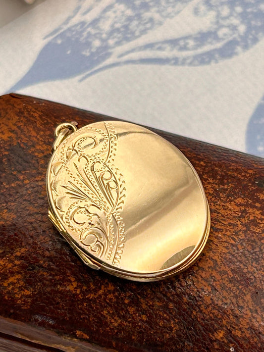 Vintage 9ct Semi Solid Gold Oval Medium Locket, English 1970s Elegant Locket Photo Jewelry, Setimental Gift Locket Pendant 9k
