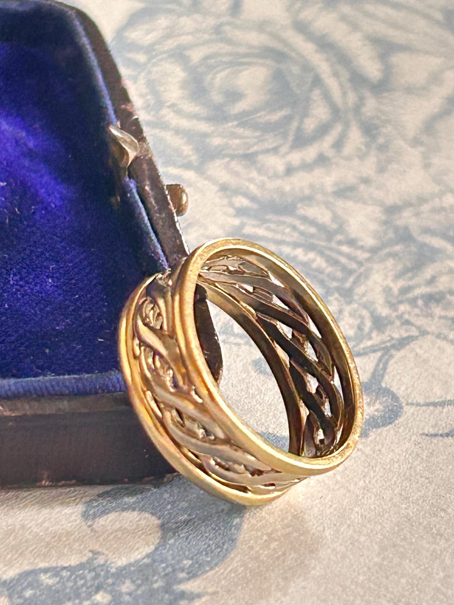 Vintage 9ct Gold Celtic Wedding Band, Unisex Ring, White and Yellow Gold 9k Ring, Unusual Band Stacking Ring Size UK- N / US- 7