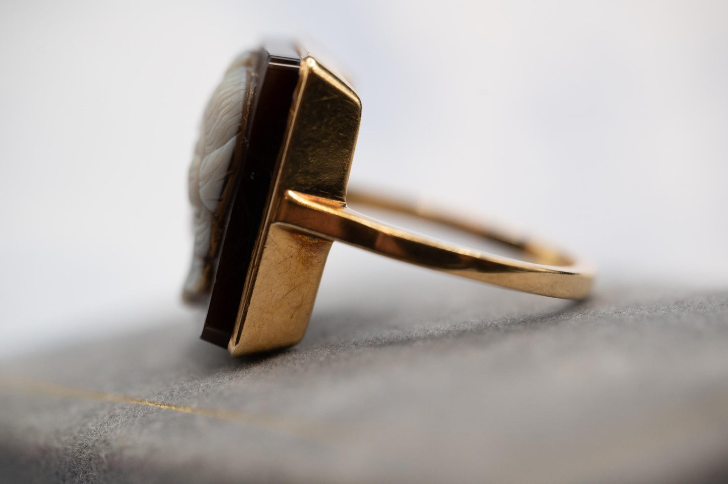 Antique Victorian 18ct Solid Yellow Gold Ring, Hard Stone Cameo Classical Male Figure - Estate Jewelry Size N / 7