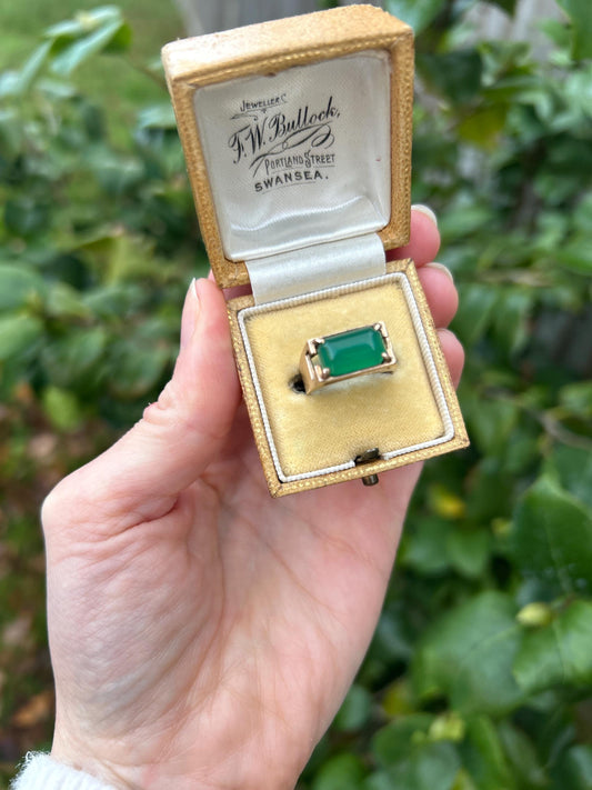 Vintage 1975 9ct Gold Chrysoprase Ring | Rectangular Signet Style 1970s ring
