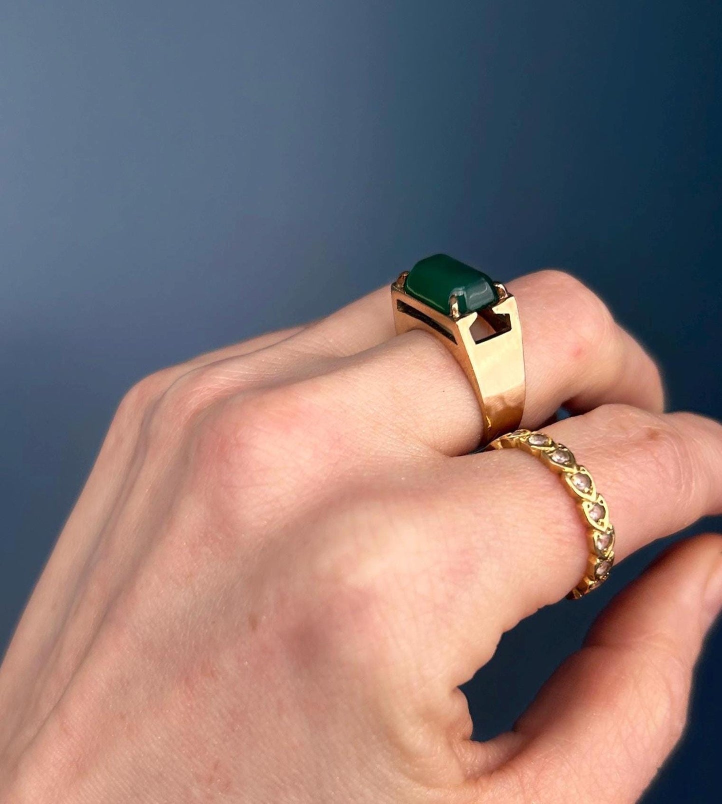 Vintage 1975 9ct Gold Chrysoprase Ring | Rectangular Signet Style 1970s ring