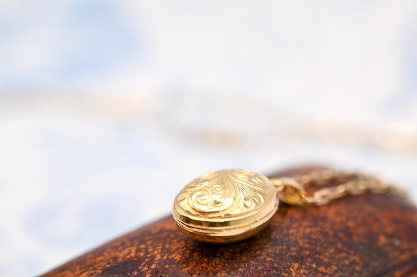 Vintage 18ct Gold Puffy Dome Locket - Unusual Photo Jewellery Locket Keepsake - Heirloom Jewelry