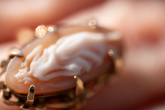 Vintage Unusual 1970's Cameo Oval Ring 9ct Gold / Classical Cameo Jewellery UK Size H / US 4