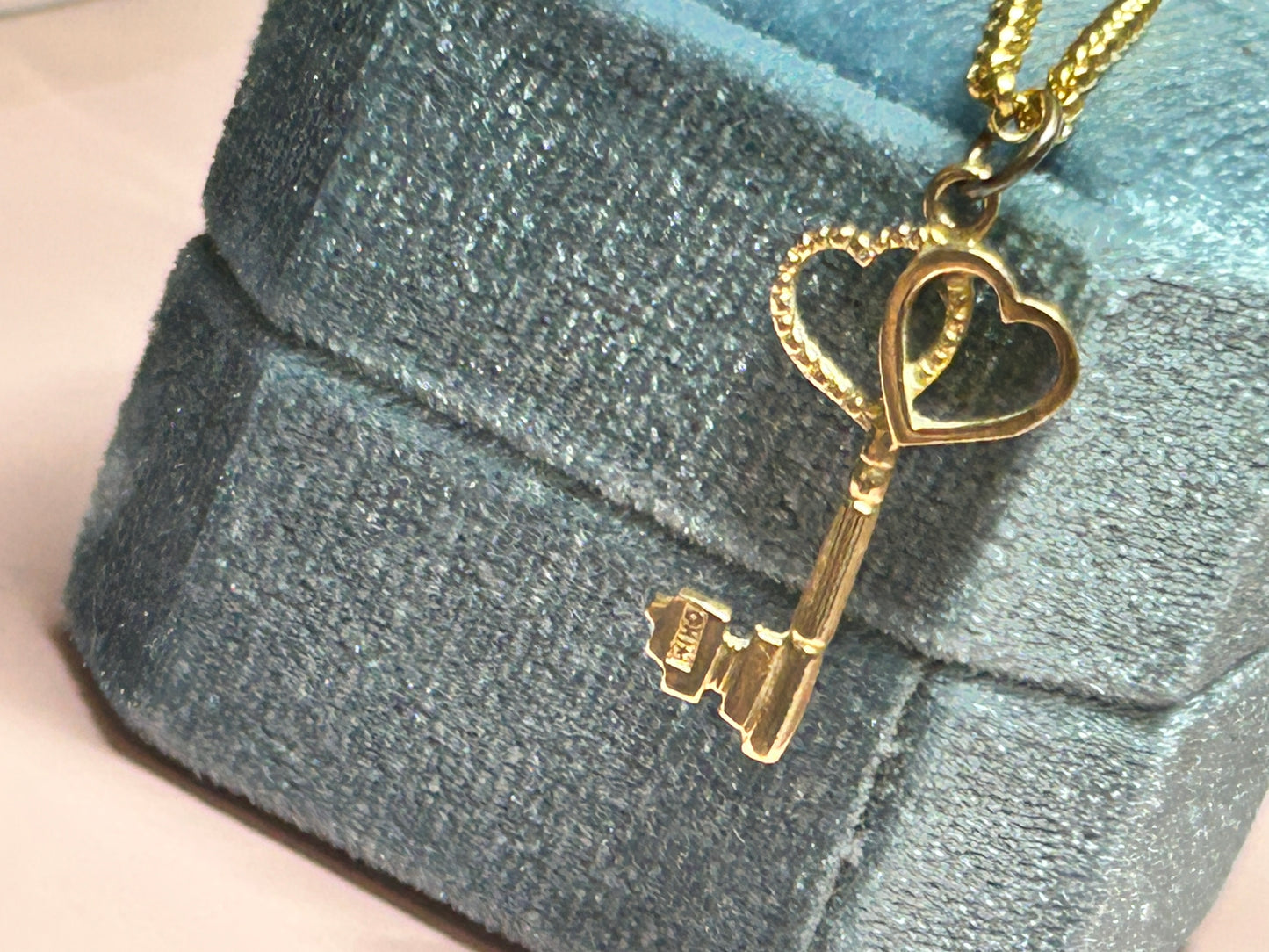 Antique (1927) 9ct Gold Double Heart Key Charm Pendant - Collectors Charms 9k Gold