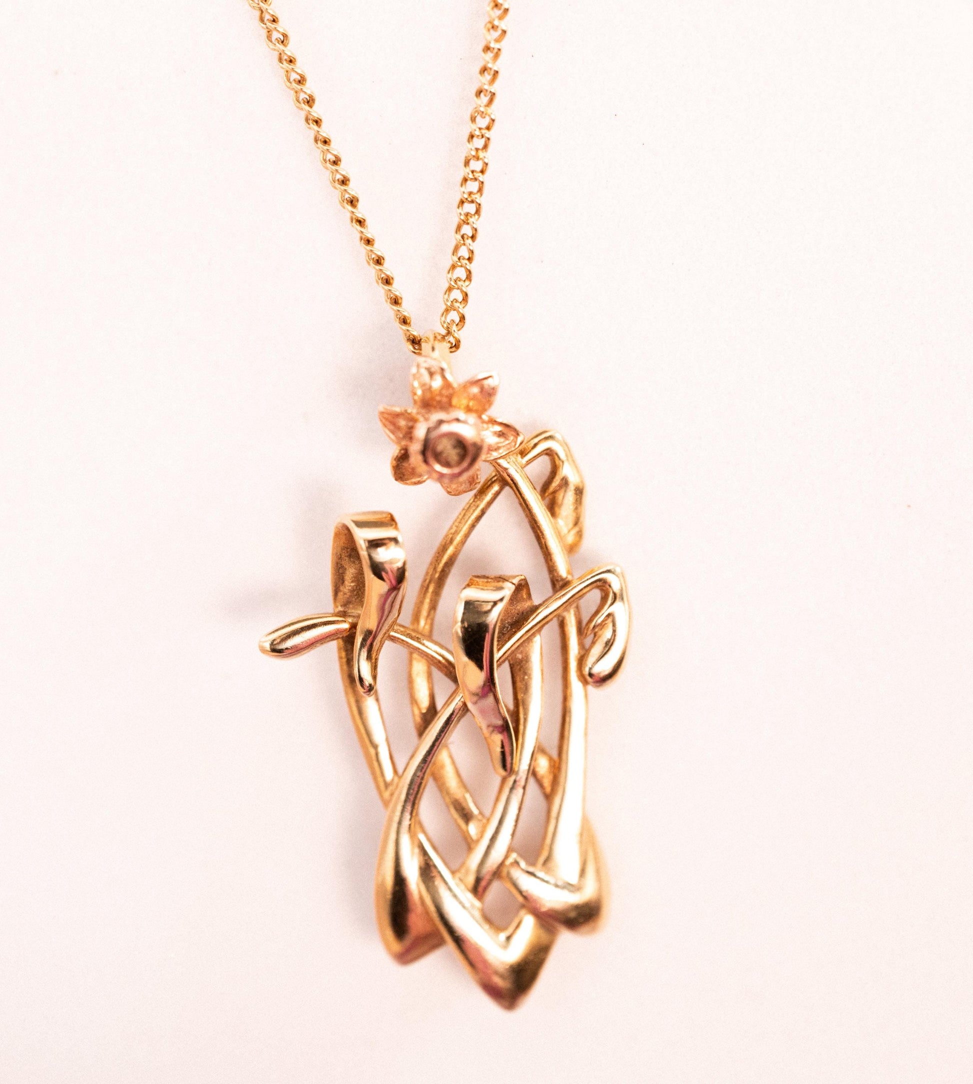 daffodil real Clogau necklace in 9ct gold - pretty jewellery, hallmarked. Welsh gifts for her