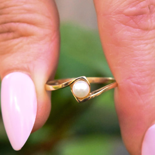 dainty pearl vintage ring solitaire 9ct