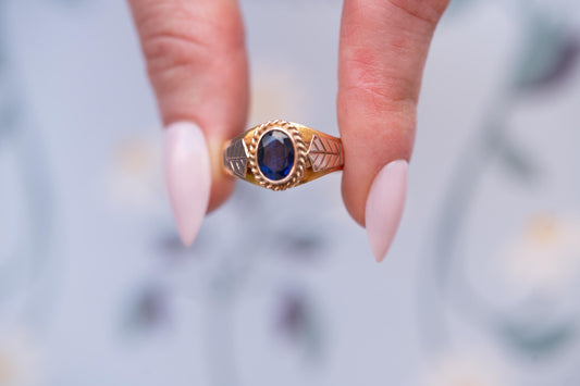ornate gold and sapphire from Victorian era 22ct gold estate ring Birmingham assayed