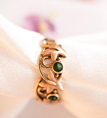 excellent condition and beautiful shine on gold.