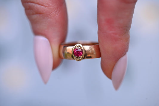 Unique Edwardian 1915 9ct Gold Wedding band Ring with Real Ruby - Statement Ring