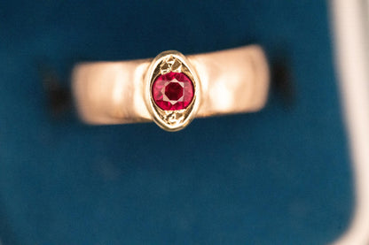 Unique Edwardian 1915 9ct Gold Wedding band Ring with Real Ruby - Statement Ring