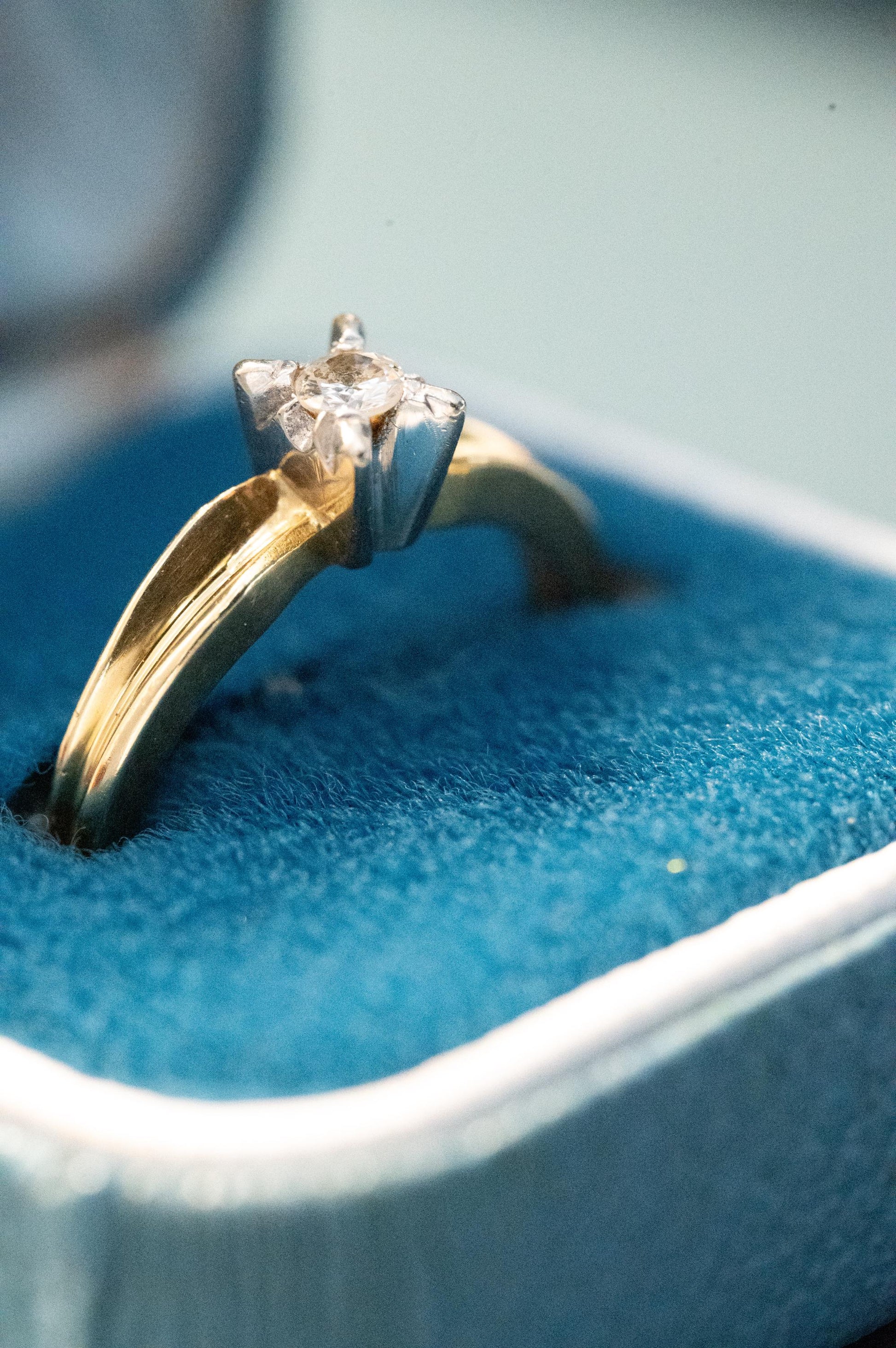 mid century 1960s diamond 18ct gold ring with art deco style ring in box -a lovely dainty engagement ring with unique ornate panels on setting