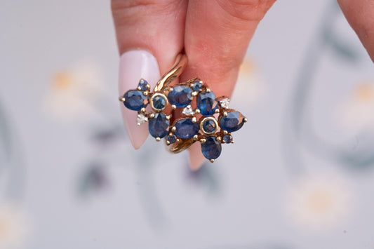 pretty flower vintage ring with real sapphires in 9ct yellow gold