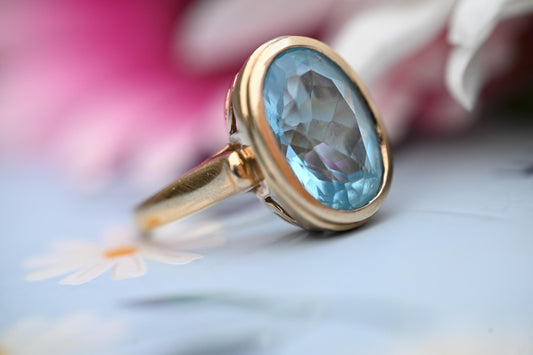 Vintage 80's Dress Statement Ring Swiss Blue Topaz 9ct Yellow Gold