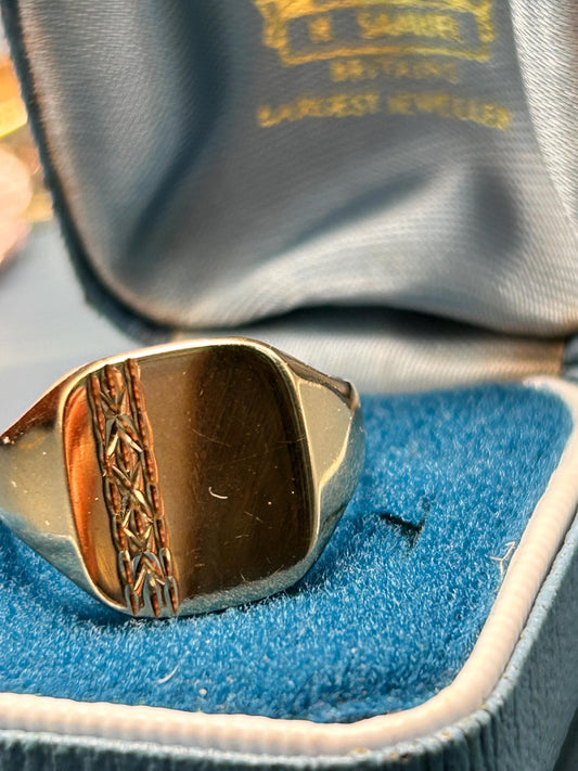 English Vintage 9ct Solid Gold Signet Ring with Diamond Cut Strip Detail - 80s -London