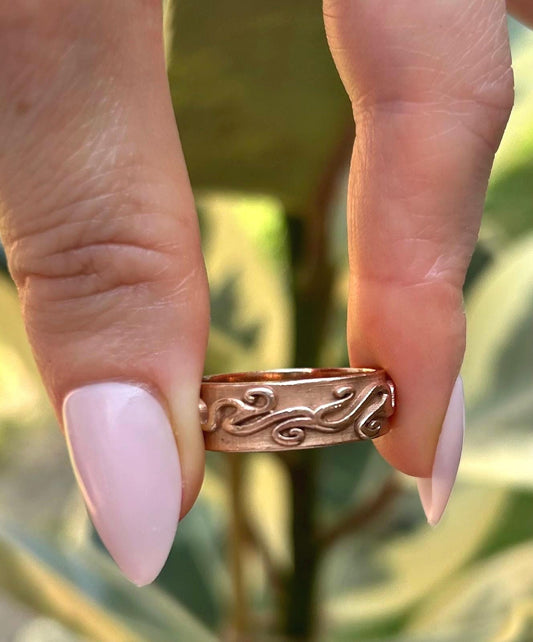 shown in natural day light - item in beautiful with a lovely colour showing Clogau’s rich warmth from the Welsh gold.