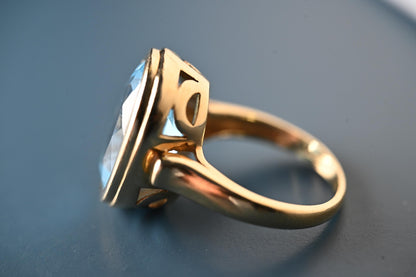 Vintage 80's Dress Statement Ring Swiss Blue Topaz 9ct Yellow Gold
