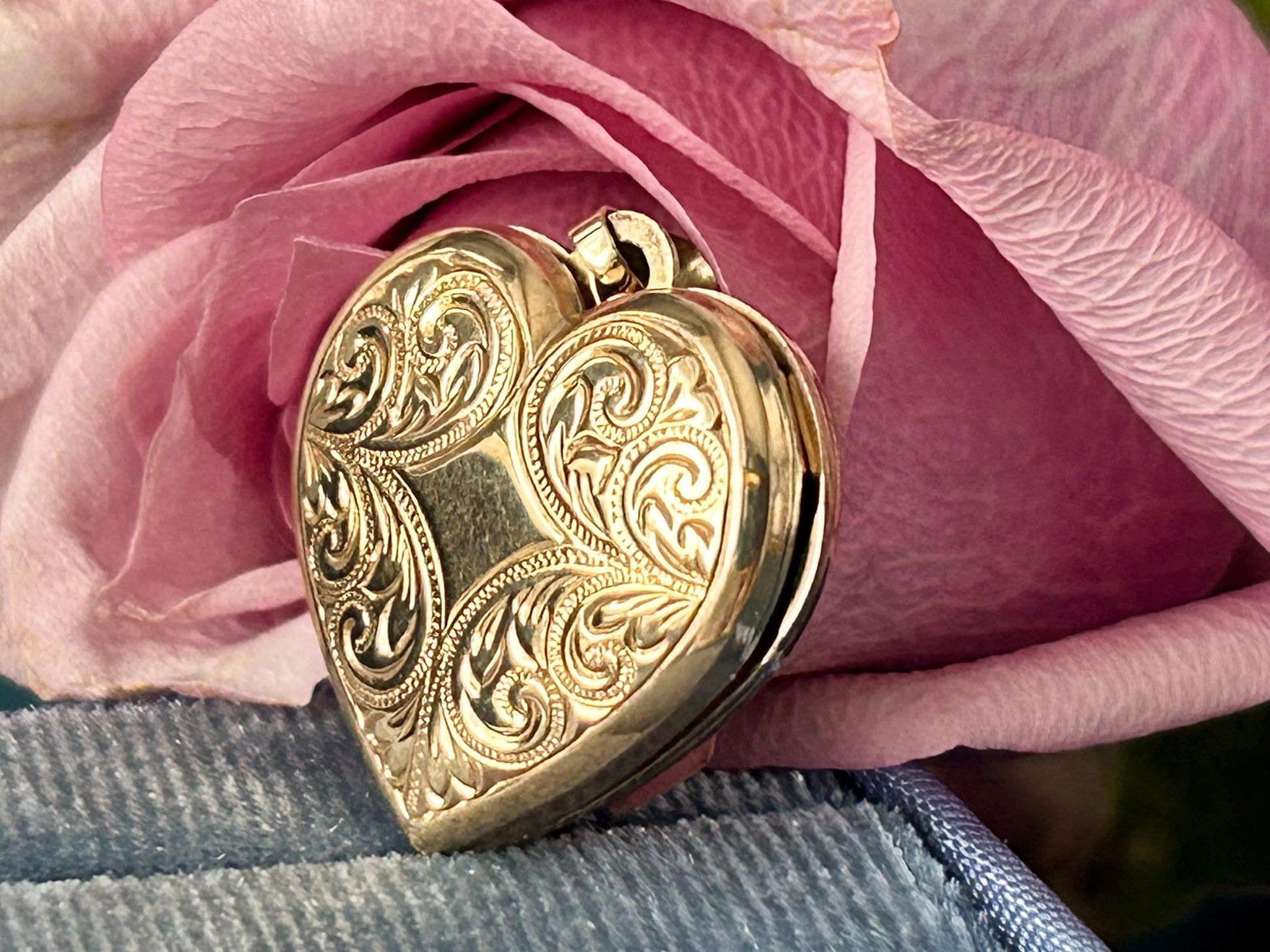 Vintage Heart Photo Locket, 9ct Yellow Gold Ornate Detailing, Keepsake Jewelry, England Assayed Gold Pendant, Unique Heart Memory Jewellery