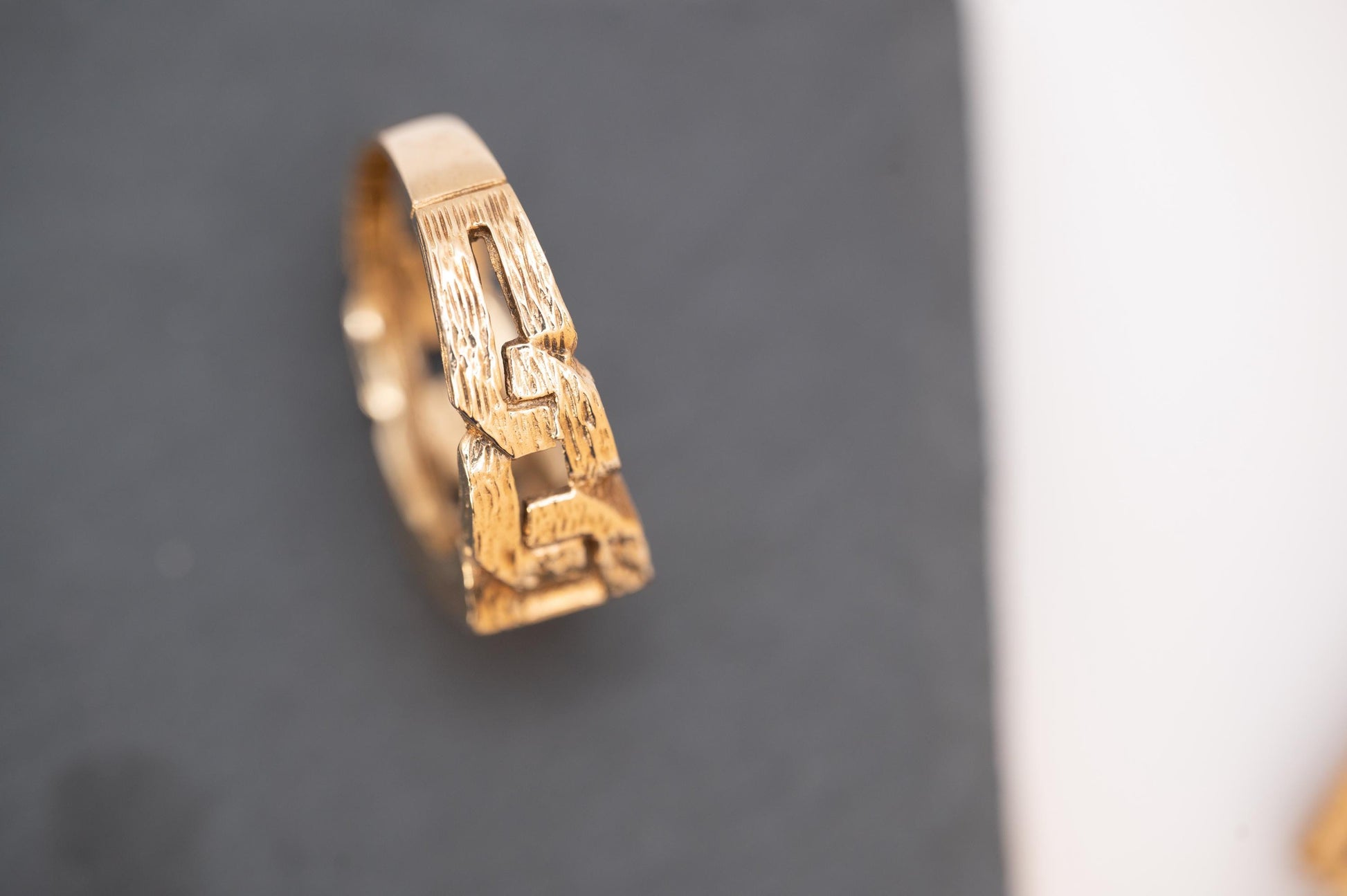 Vintage 9ct Chunky Signet Curb Link Ring, Heavy Jewelry mens ring, Solid Gold England Assayed Size S / 9.5, Estate Jewellery 9k
