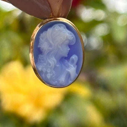 Stunning Vintage Blue Agate 18ct Italian Cameo, Lady with Scroll in Stunning Detail, Rare Find Mid-Century Cameo Pendant and Brooch 18K Gold