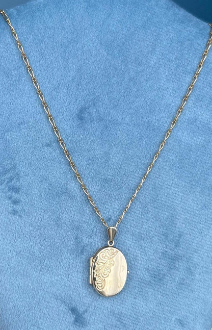 Vintage Pretty Oval Pendant Locket with Chain, Assayed in England, Dainty Keepsake Photo Jewelry, 9ct Yellow Gold Milestone Gift Jewellery