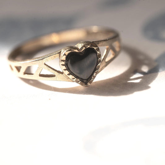 Retro Vintage 90s Heart Black Onyx Signet Ring, 9ct Gold Dainty Ring, London Assayed, Heart Ring, size K / 5.5