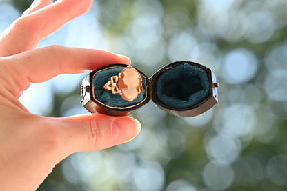 Victorian 9ct Yellow Gold Victorian Cameo Ring, Antique Jewelry - Bow Cameo Stunning Detail, Shell Cameo Ring Size R / 9