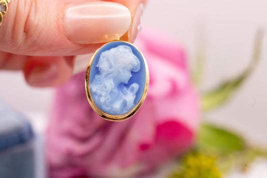 Stunning Vintage Blue Agate 18ct Italian Cameo, Lady with Scroll in Stunning Detail, Rare Find Mid-Century Cameo Pendant and Brooch 18K Gold
