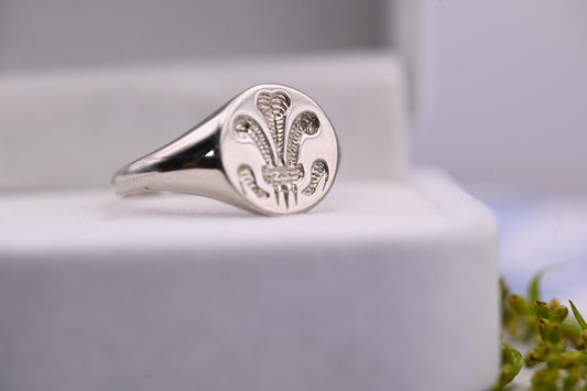 Sterling Silver Welsh Signet Ring, Wales Cymru Round Signet Ring Jewellery, Celtic Welsh Feather Ring. Jewellery Christmas Gift / UK: T