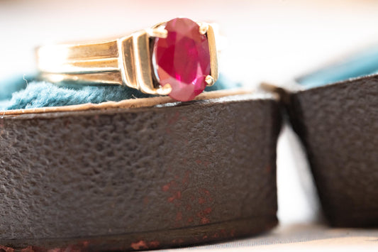 Stunning Vintage 9ct Gold Ruby Solitaire, Unusual Ring , Fully Hallmarked British Vintage. July Birthstone/ Size L / US: 6