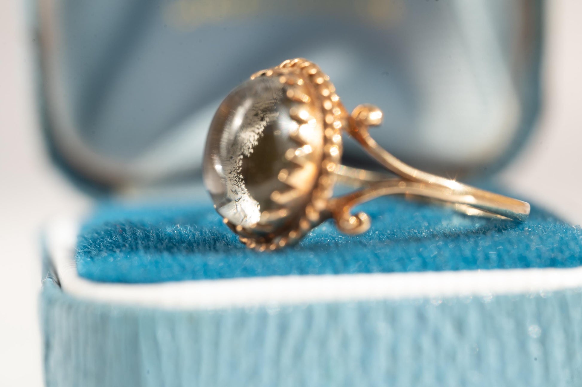 Vintage 9ct Rock Crystal / Rope Border with ornate shoulders. Unusual Ring 9k 1960s Jewellery