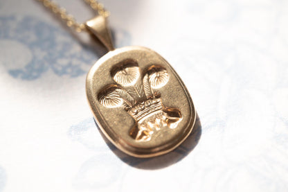 Mid-Century 9ct Gold Welsh Feathers Pendant – Solid Gold Cushion-Cut Design, Pebbled Reverse & Thick Bail, Heavy Wales 9k Gold Pendant