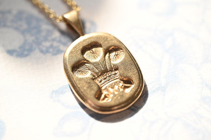 Mid-Century 9ct Gold Welsh Feathers Pendant – Solid Gold Cushion-Cut Design, Pebbled Reverse & Thick Bail, Heavy Wales 9k Gold Pendant