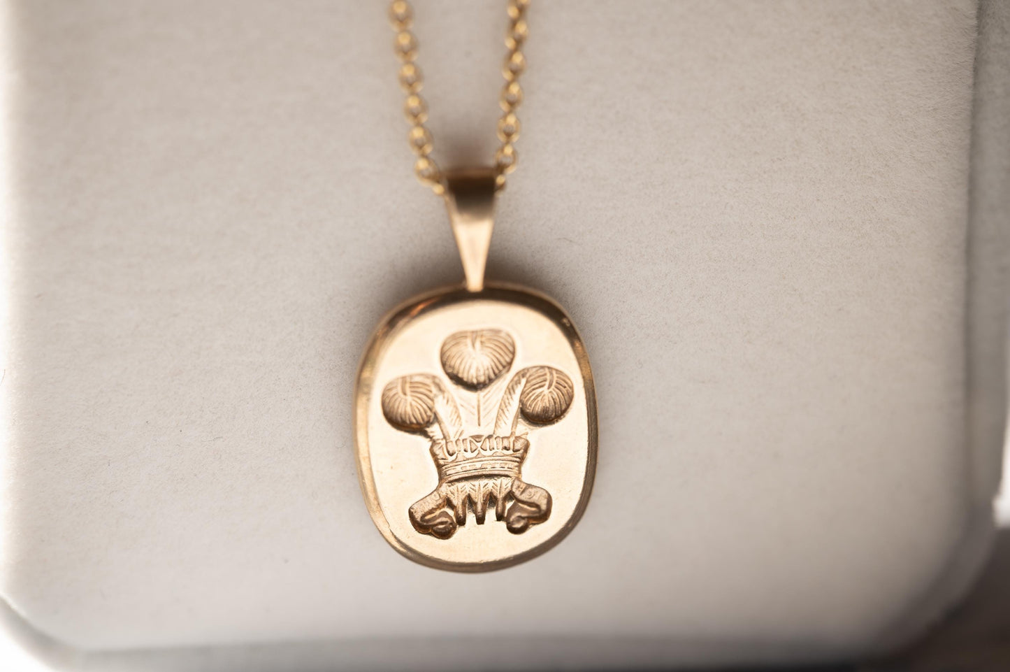 Mid-Century 9ct Gold Welsh Feathers Pendant – Solid Gold Cushion-Cut Design, Pebbled Reverse & Thick Bail, Heavy Wales 9k Gold Pendant