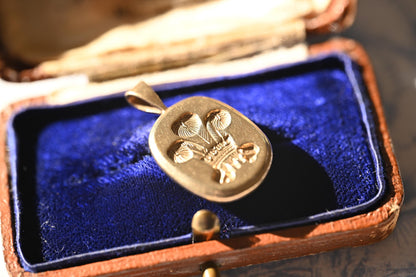 Mid-Century 9ct Gold Welsh Feathers Pendant – Solid Gold Cushion-Cut Design, Pebbled Reverse & Thick Bail, Heavy Wales 9k Gold Pendant