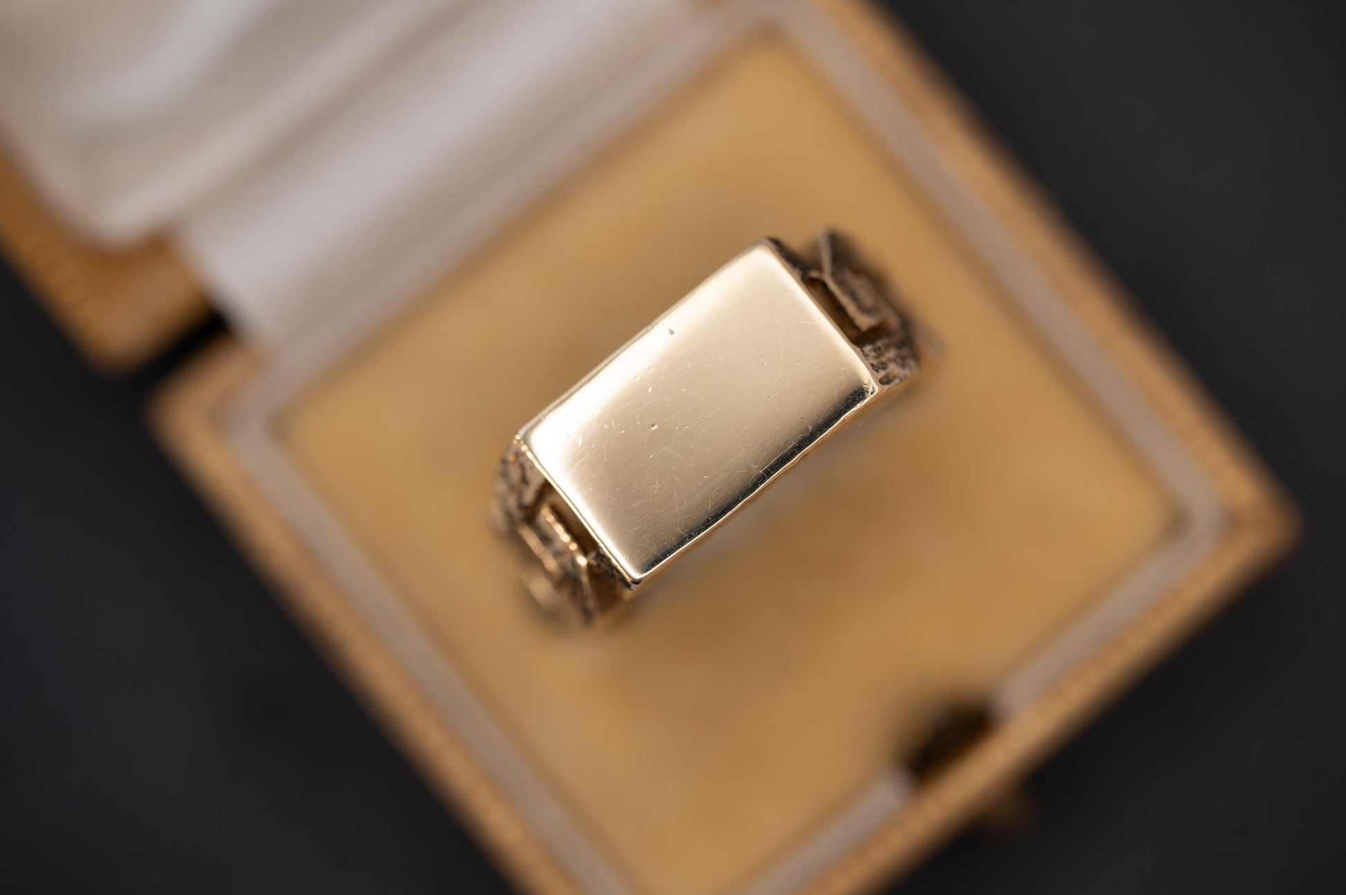 Vintage 9ct Chunky Signet Curb Link Ring, Heavy Jewelry mens ring, Solid Gold England Assayed Size S / 9.5, Estate Jewellery 9k