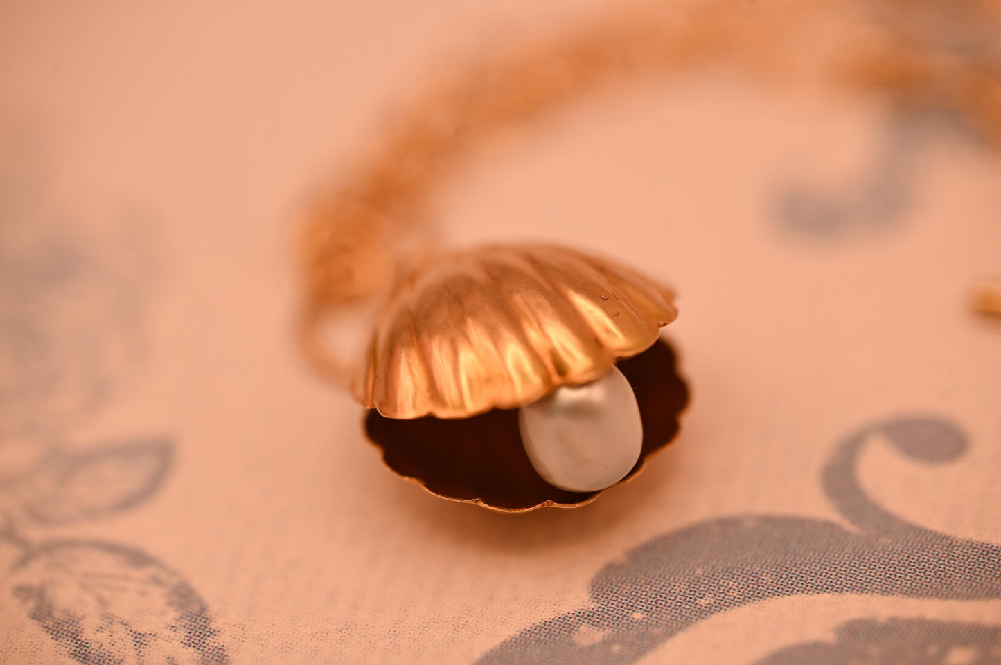 Antique Art Deco Real Pearl Sea Shell 14ct charm, Stunning Shall Clam with Handmade Details. Collectors Antique Charm Pendant 14k