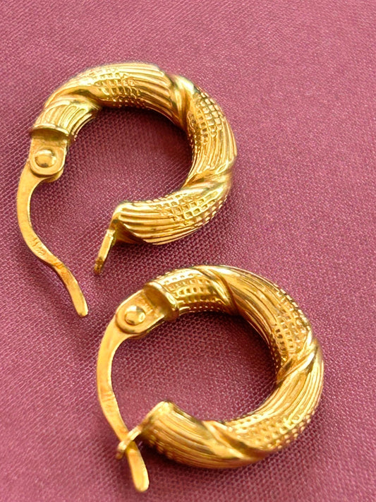 Vintage 18ct Italian Gold Creole Hoop Earrings – Comfortable Size - Twist Design Elegant Yellow Gold Hoops, Hallmarked 750, 18K Solid Gold