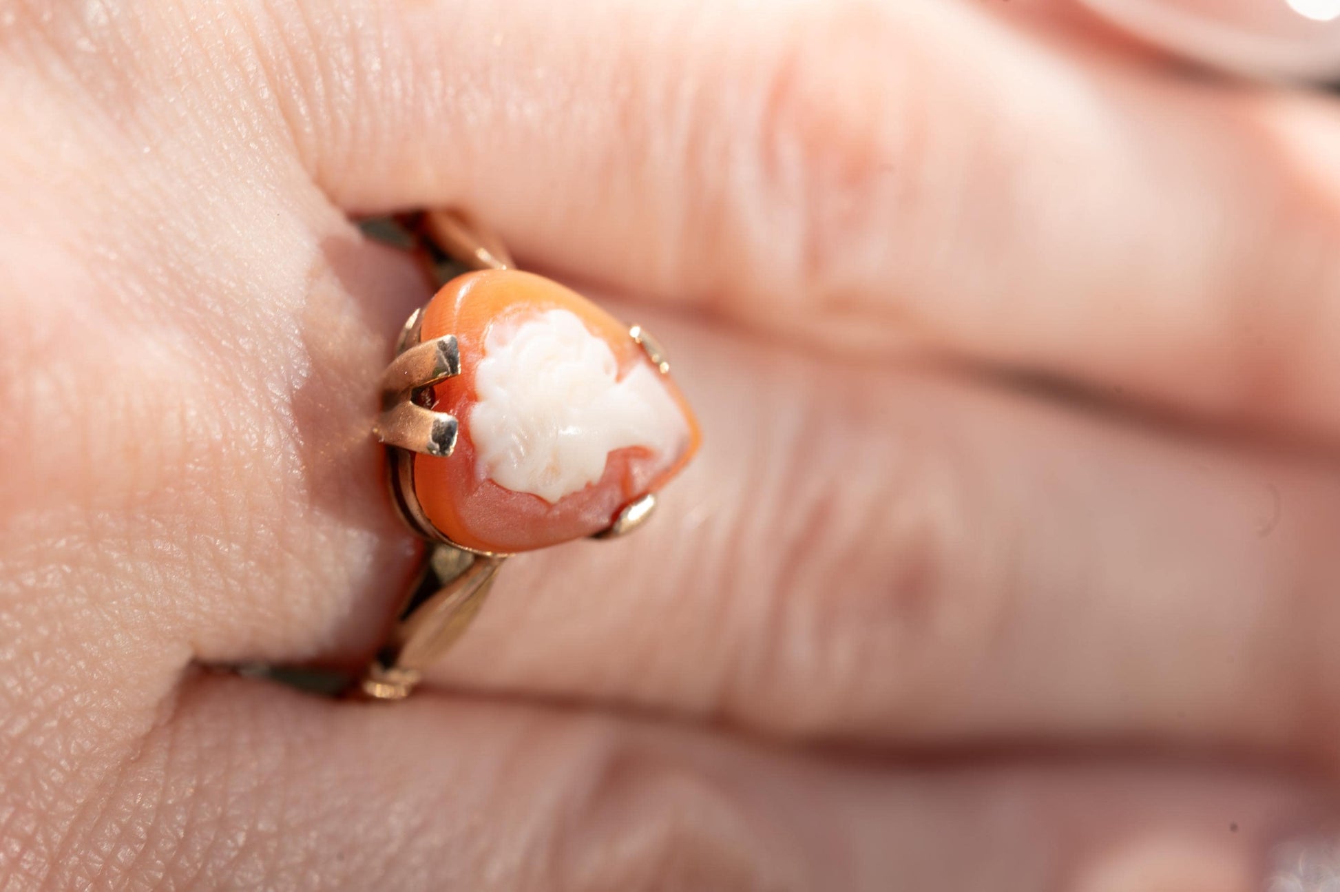 Mid-Century Vintage 9ct Gold Heart Cameo Ring, Romantic figure Size R / 8.5, Pretty Heart Jewellery 9k, Unusual Ring England Assayed