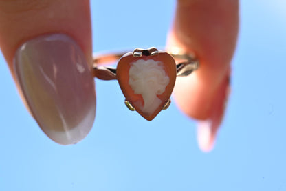 Mid-Century Vintage 9ct Gold Heart Cameo Ring, Romantic figure Size R / 8.5, Pretty Heart Jewellery 9k, Unusual Ring England Assayed