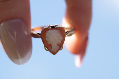 Mid-Century Vintage 9ct Gold Heart Cameo Ring, Romantic figure Size R / 8.5, Pretty Heart Jewellery 9k, Unusual Ring England Assayed