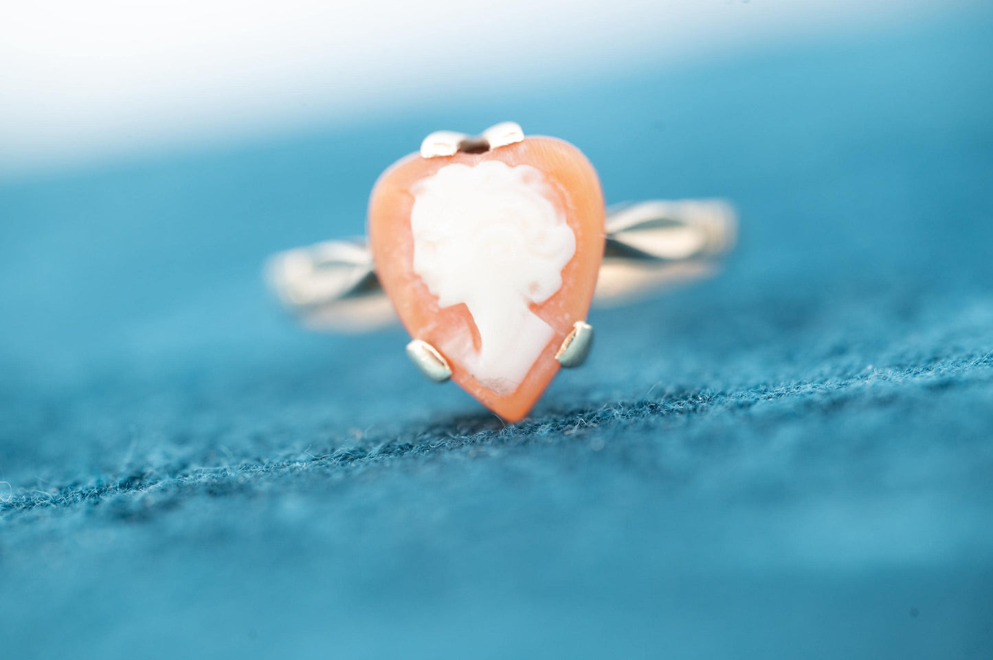 Mid-Century Vintage 9ct Gold Heart Cameo Ring, Romantic figure Size R / 8.5, Pretty Heart Jewellery 9k, Unusual Ring England Assayed