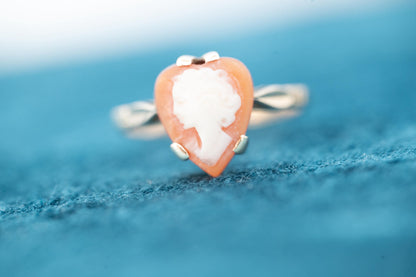 Mid-Century Vintage 9ct Gold Heart Cameo Ring, Romantic figure Size R / 8.5, Pretty Heart Jewellery 9k, Unusual Ring England Assayed