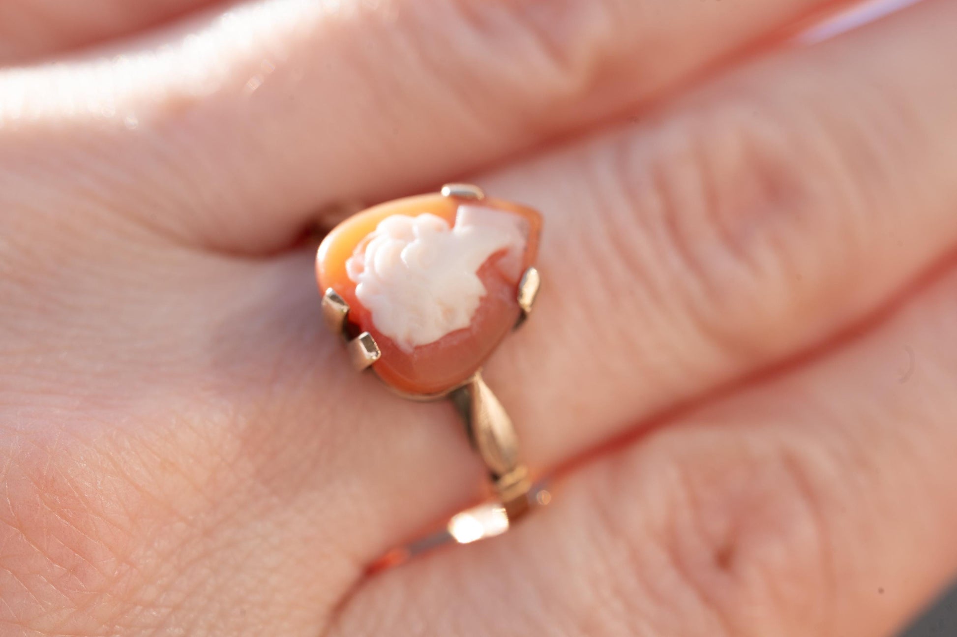 Mid-Century Vintage 9ct Gold Heart Cameo Ring, Romantic figure Size R / 8.5, Pretty Heart Jewellery 9k, Unusual Ring England Assayed