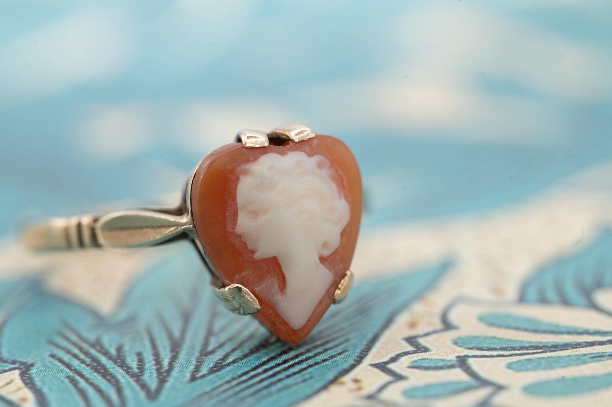 Mid-Century Vintage 9ct Gold Heart Cameo Ring, Romantic figure Size R / 8.5, Pretty Heart Jewellery 9k, Unusual Ring England Assayed