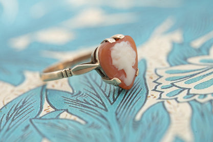Mid-Century Vintage 9ct Gold Heart Cameo Ring, Romantic figure Size R / 8.5, Pretty Heart Jewellery 9k, Unusual Ring England Assayed