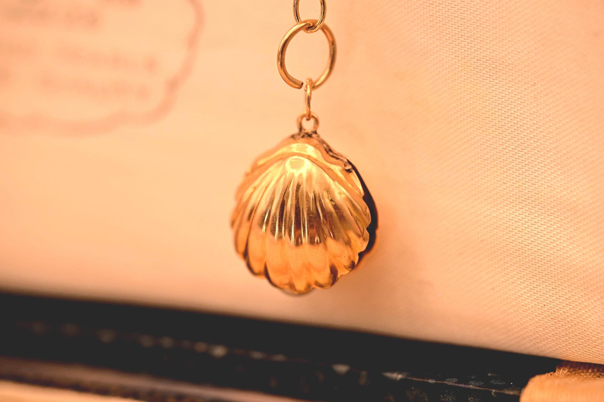 Antique Art Deco Real Pearl Sea Shell 14ct charm, Stunning Shell Clam with Handmade Details. Collectors Antique Charm Pendant 14k