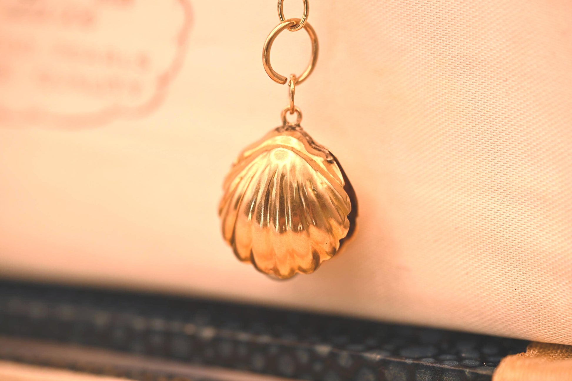 Antique Art Deco Real Pearl Sea Shell 14ct charm, Stunning Shell Clam with Handmade Details. Collectors Antique Charm Pendant 14k
