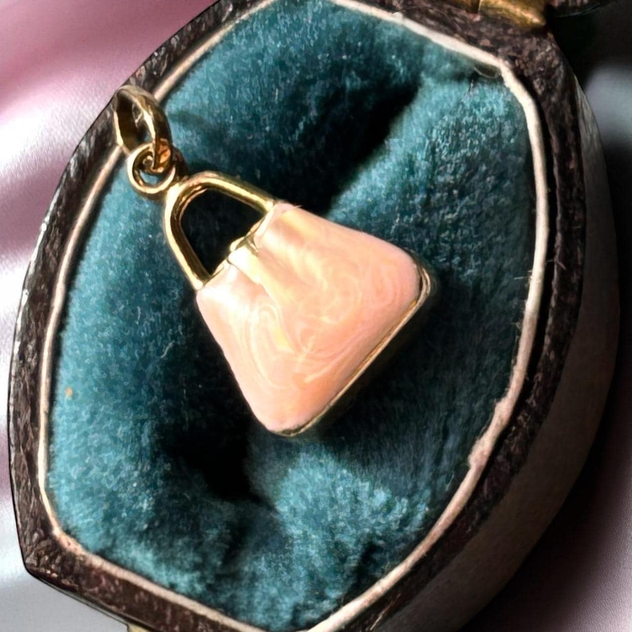 1980s Vintage 9ct Gold Pink Bag Charm, Pretty Handbag Charm Pink Enamel, Sweet Charm/Pendant - Collectors Charm. Novelty Bracelet Charm.