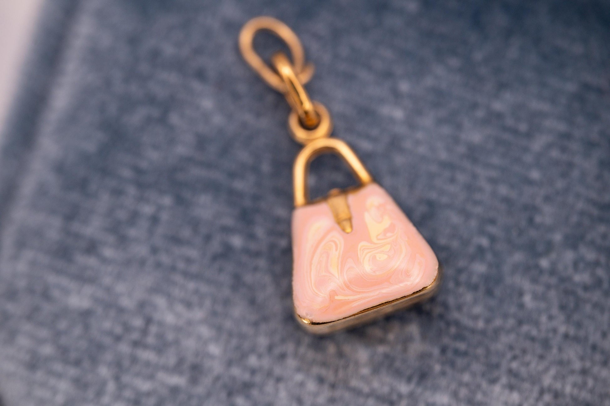 1980s Vintage 9ct Gold Pink Bag Charm, Pretty Handbag Charm Pink Enamel, Sweet Charm/Pendant - Collectors Charm. Novelty Bracelet Charm.