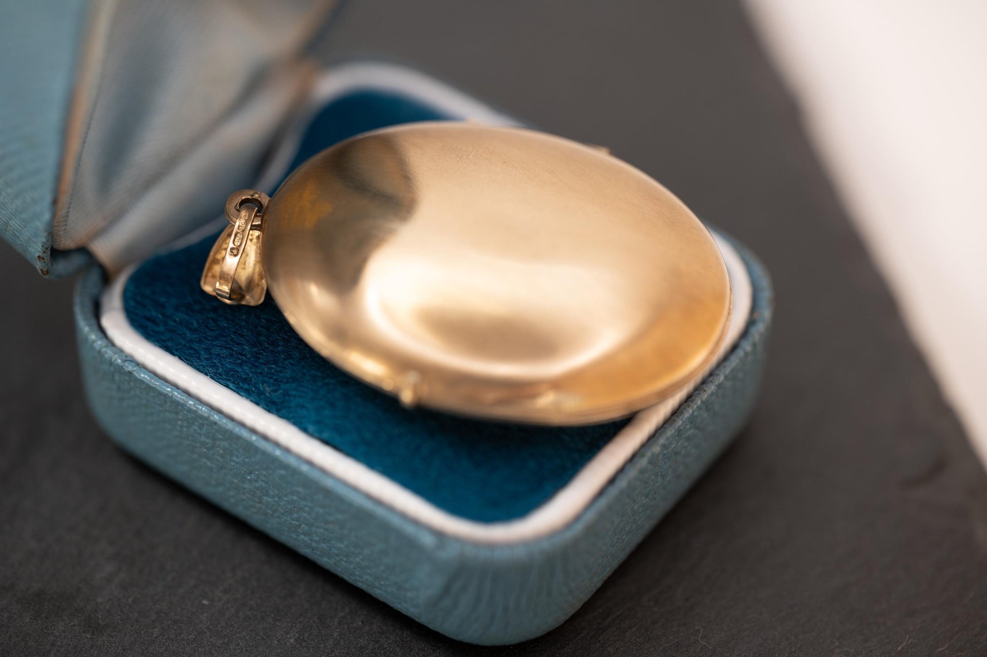 Vintage 9ct Gold Large Oval Locket Pendant, Floral Engraved Locket Pendant, Fully Hallmarked British Vintage with Floral Etched Detail